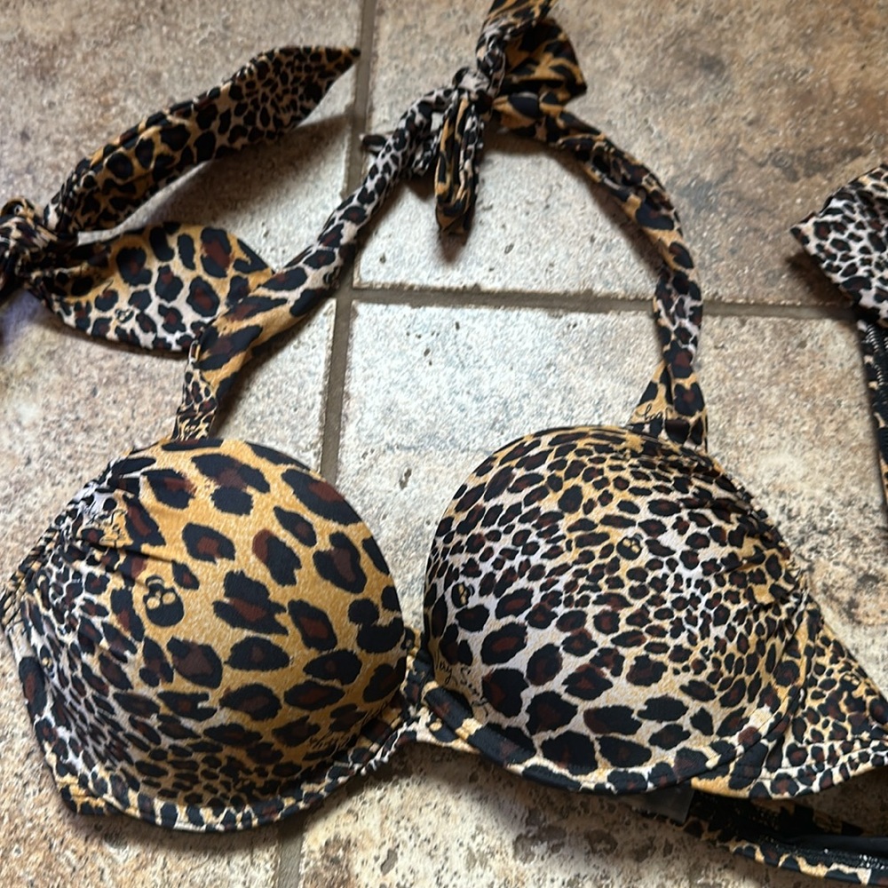 Victorias Secret leopard print bikini with mini skulls and “very sexy” in print - Picture 2 of 7